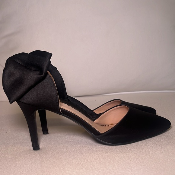 Black Bow Heels - Picture 2 of 4